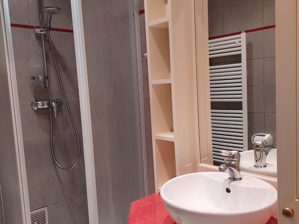 Studio rénové 16m2, terrasse, animaux admis, parking, près télécabine Brévent - FR-1-517-3 - 5