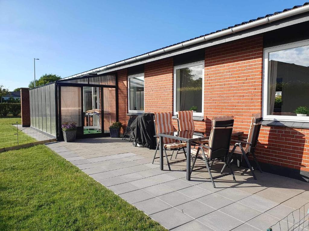 Feriehus i Sæby nær by, skov og strand, Saeby