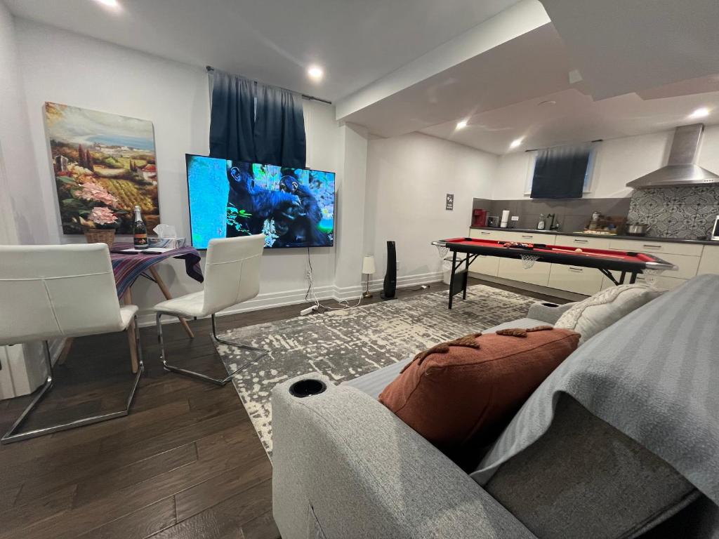 cozy private guest suite, Richmond Hill