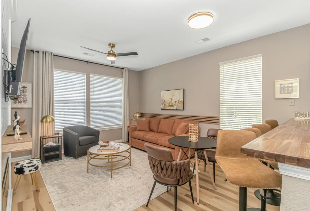 Completely Renovated Queen Suite with LED Fireplace! The Fairways 5E, Myrtle Beach