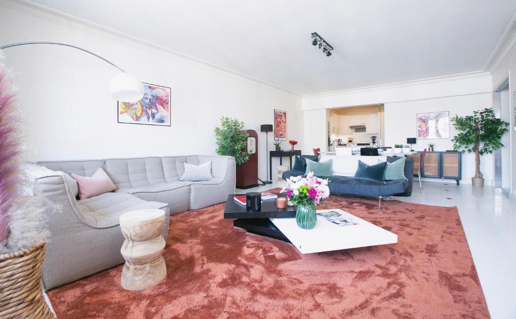 Beautiful 1 Bedroom Luxury Apartment next to Champs-Elysées - PC62A - 1