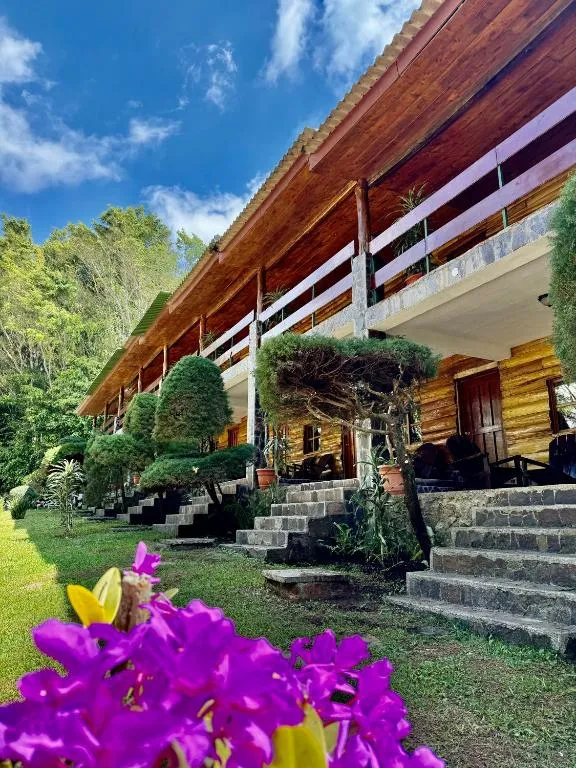Hotel y Restaurante Alicante de Montaña, El Salvador，位于Los Tablones的酒店