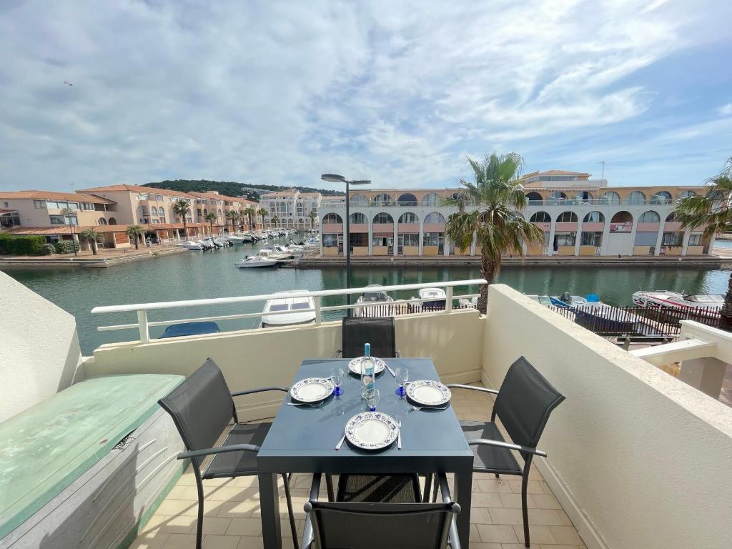 T2 avec loggia vitrée, terrasse, parking à Sète - FR-1-338-589 - 1