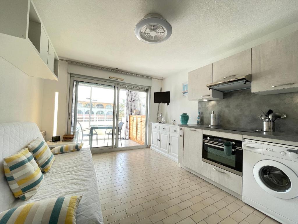 T2 avec loggia vitrée, terrasse, parking à Sète - FR-1-338-589 - 3