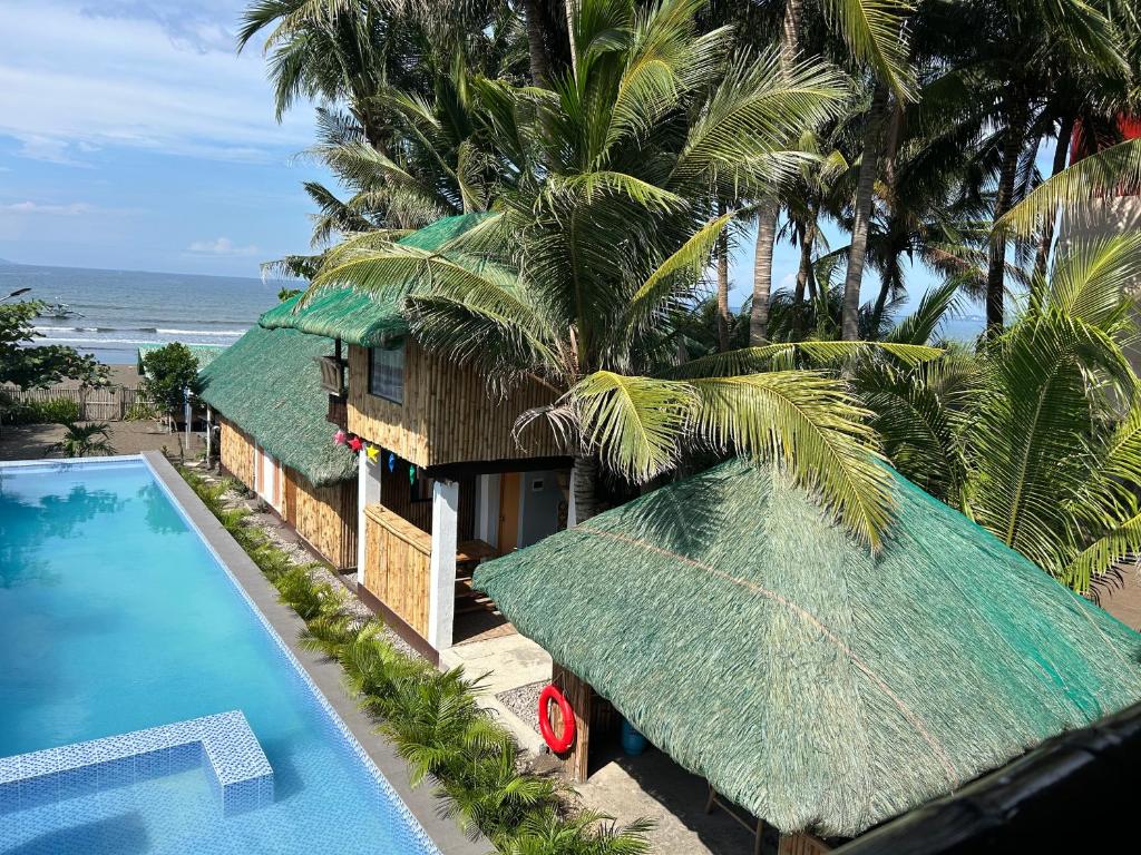 Swimming pool, Oktowaves hotel Beach resort in Nasugbu