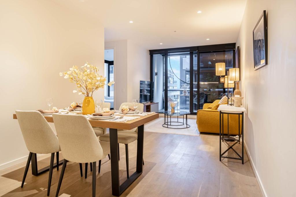 Peaceful 2BR apt on St Kilda Rd w Free Parking#OP08, Melbourne