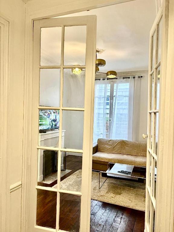 Guest House Tour Eiffel Paris - 3