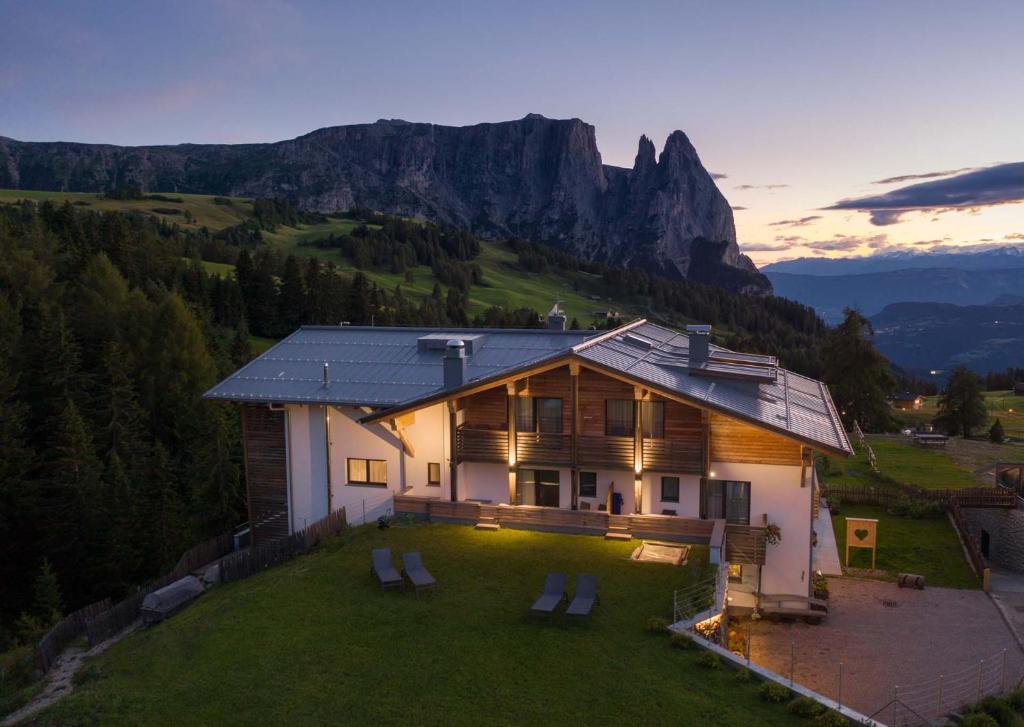 Hotel Chalet Dolomites - 1