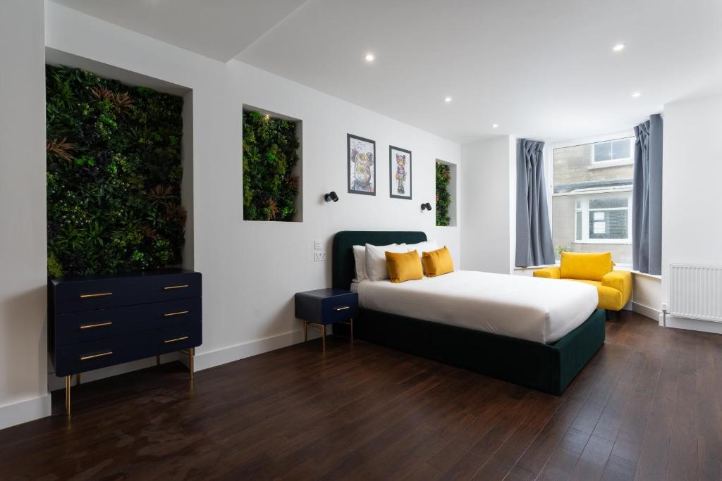 Room 1, Hotel style double bedroom in Marazion, Marazion