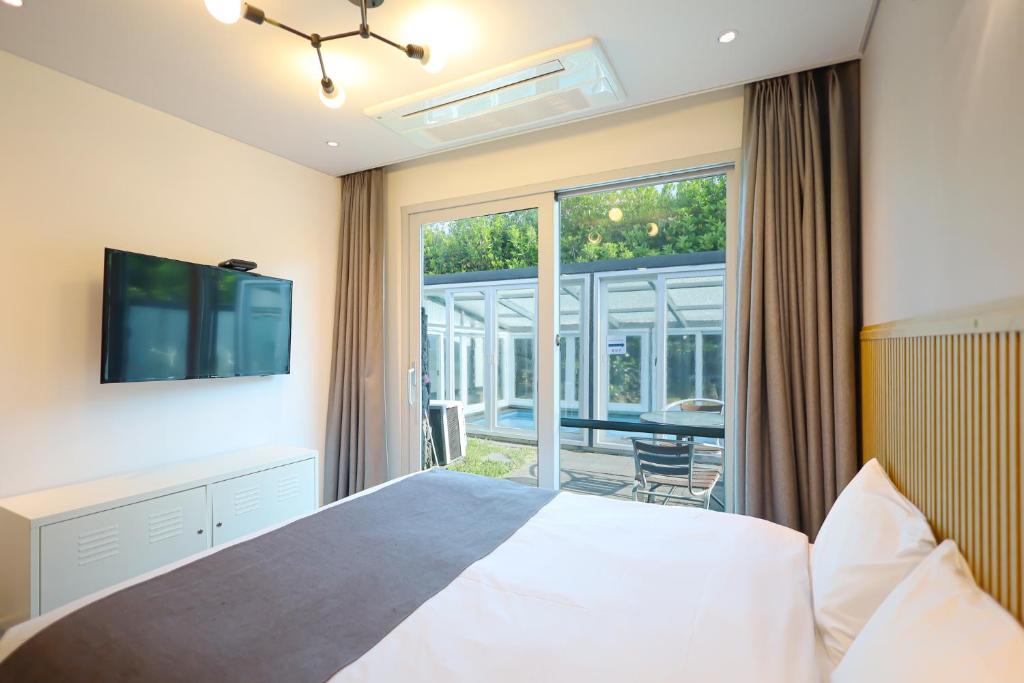 スイミングプール