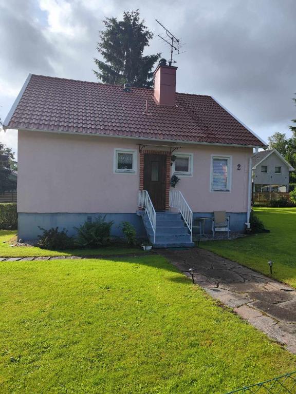 Hela boendet uthyres, Överlida