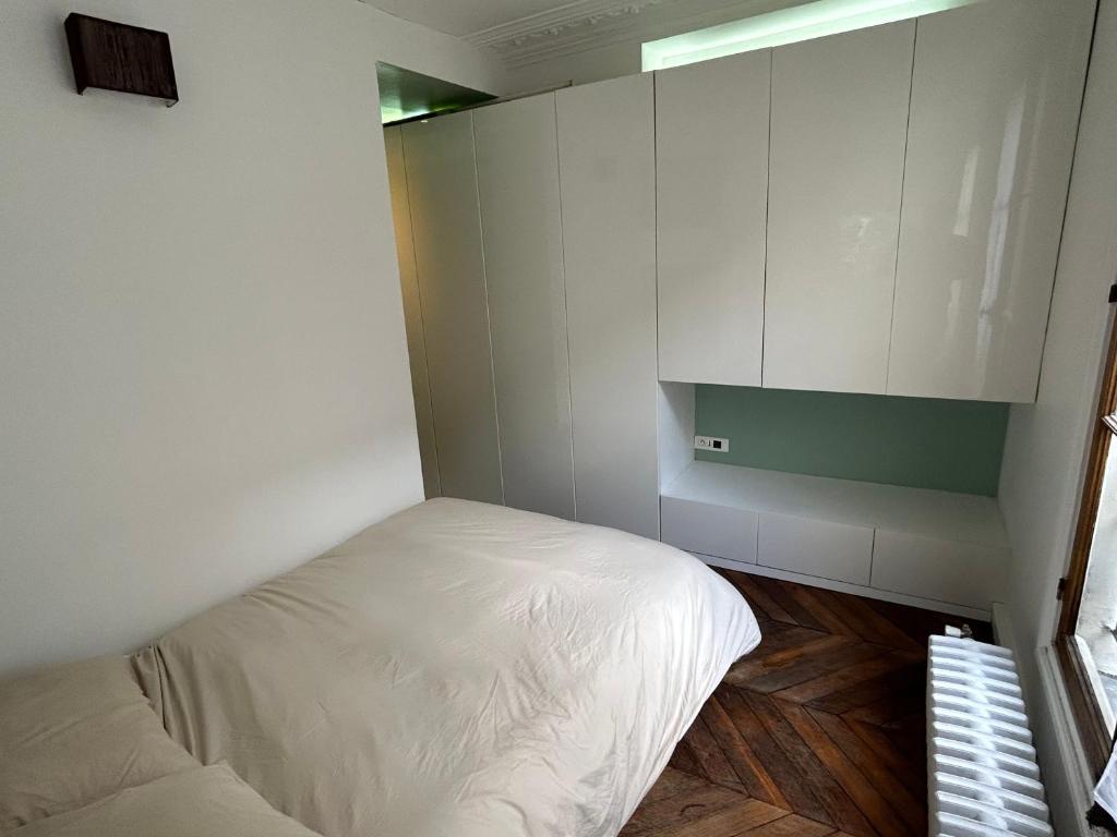 Typical Parisian flat Central Paris by Montmartre - 4