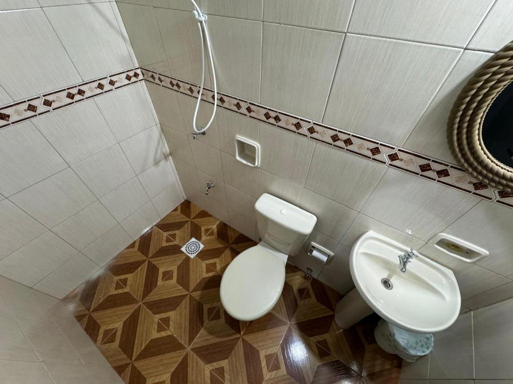 Habitación en el centro de asunción solo efectivo guaranies - 5