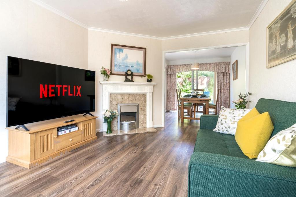 Leicester Oadby 4 bed home, 8 guests, park 5 cars, Oadby