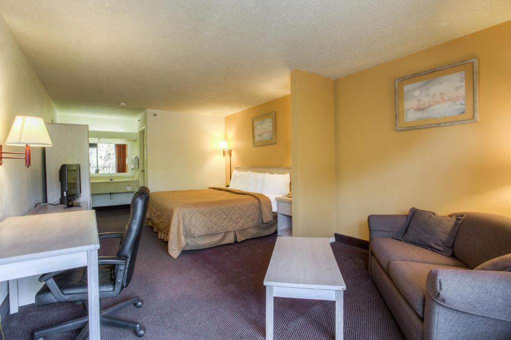 Quality Inn & Suites St Augustine Beach Area photo