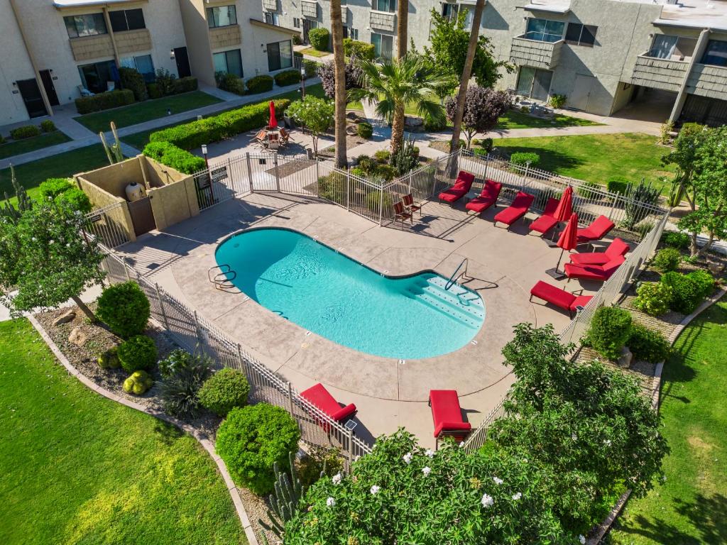 Top-notch 2br Spacious Condo With Shared Pool, Scottsdale