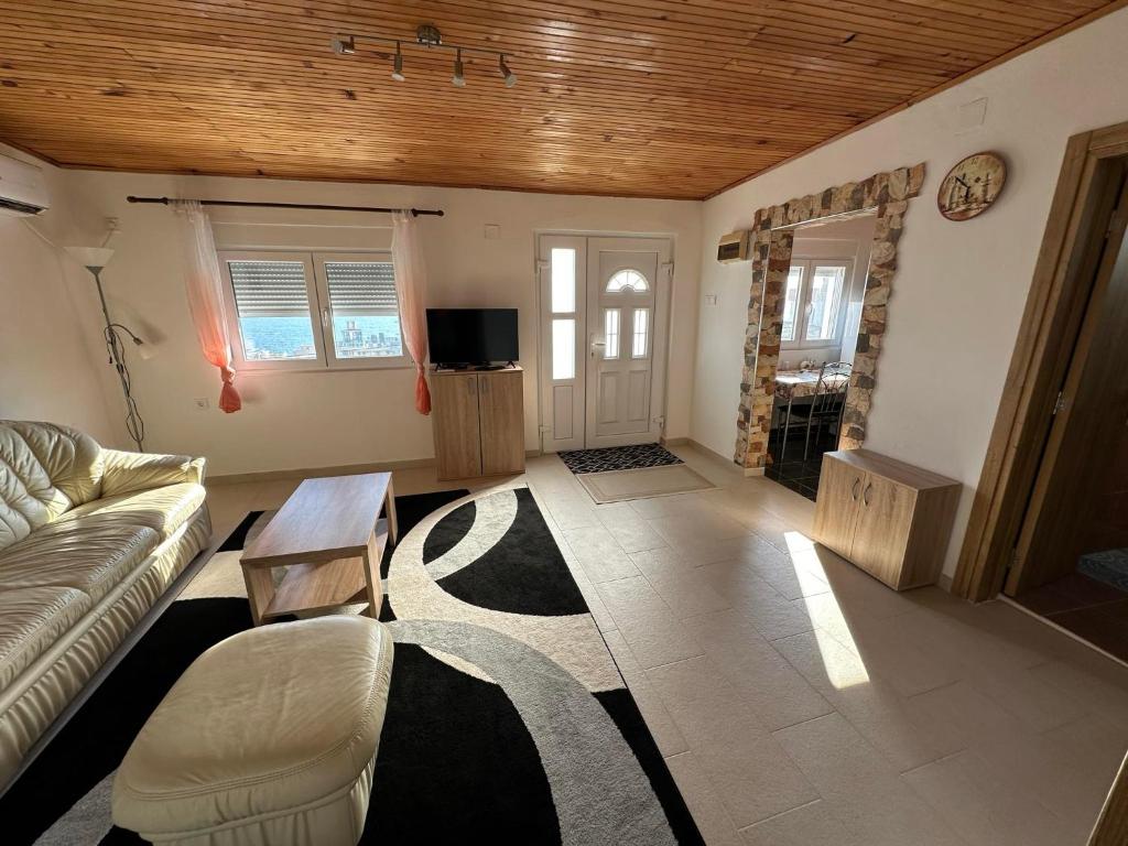 White Apartman - 2