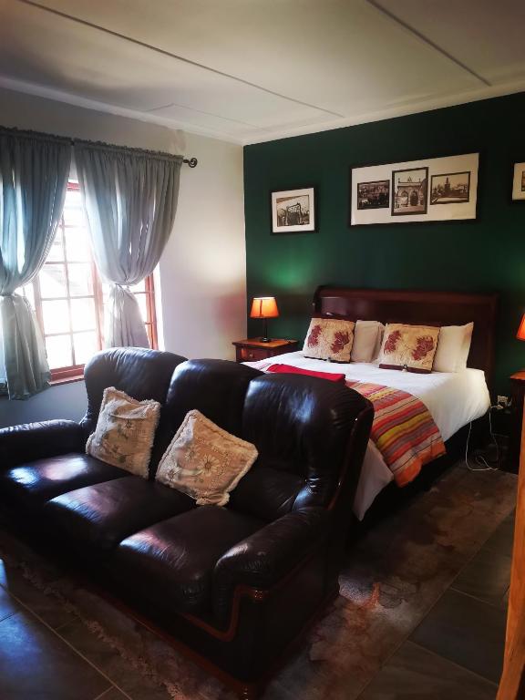 Two-Bedroom Chalet, Thatchings Bed and Breakfast in Howick