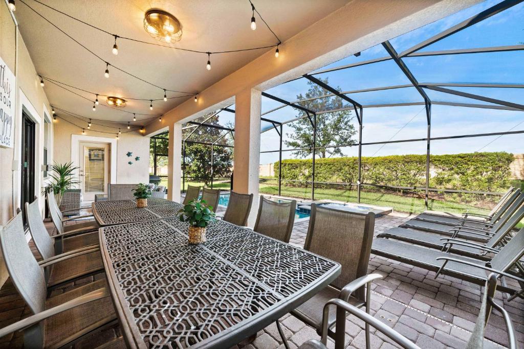 1467 Rolling Fairway Drive, Davenport