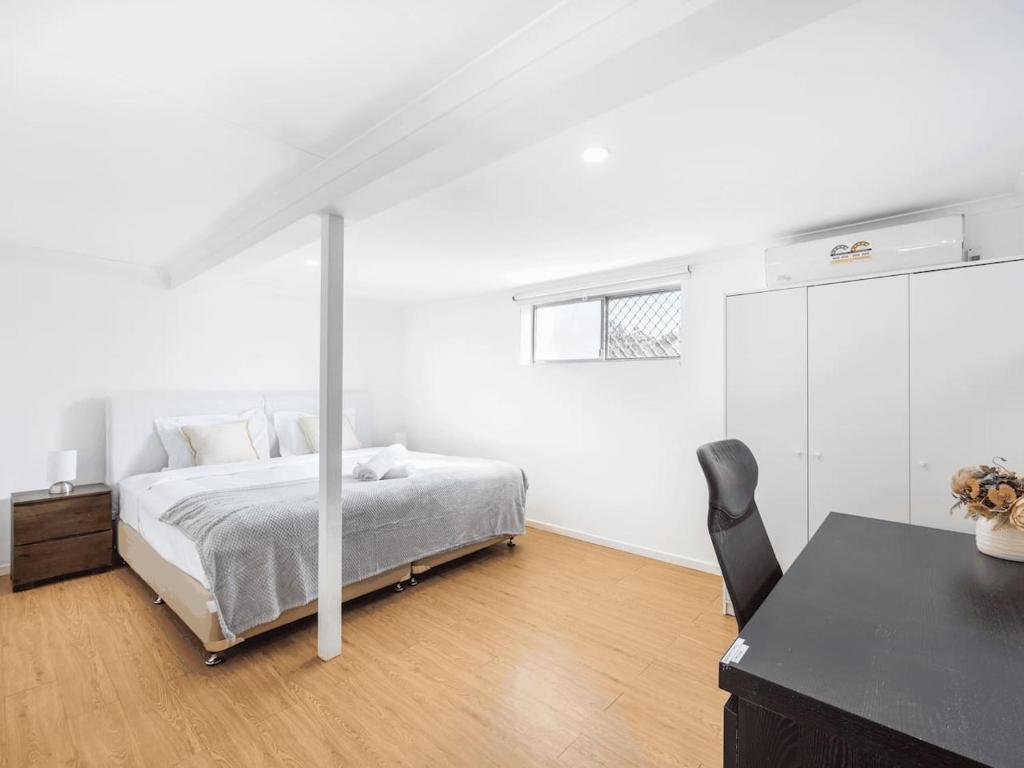 1 Bedroom Unit near Highway Transports n Shops, Brisbane