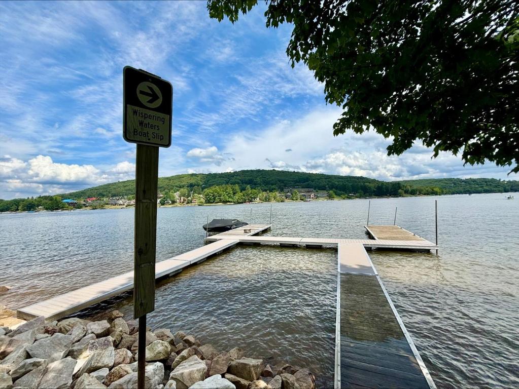 Wispering Waters, McHenry