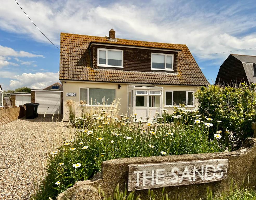 Pass the Keys The Sands Superb Newly Refurbished Beach Home, Rye