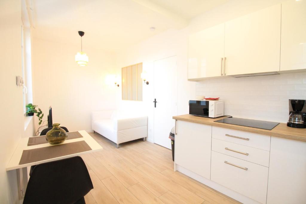 Disponible - Appartement Entier - Matelas Emma - RER B Laplace, 5mn Paris - 2 pers - Parking Rue Gratuit - Tout équipé - RDC - 1, Arcueil