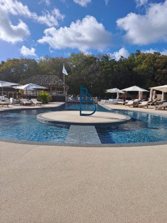 Titi Happy days, Grand-Bourg