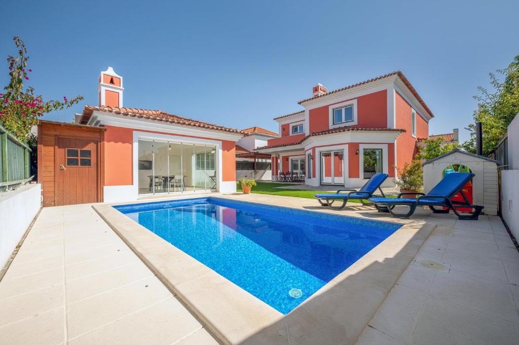 GuestReady - Sunshine oasis with pool, Azeitão