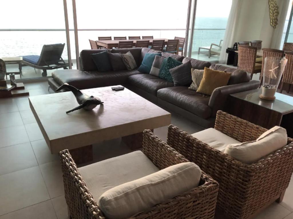 Peninsula Condo on 10th Floor - 4
