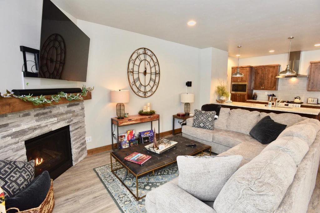 Silverpine Gem - Downtown - Walk to shops, restaurants, Payette Lake - WiFi, McCall