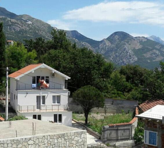 Apartmani Isabela sa vrtom, Sutomore