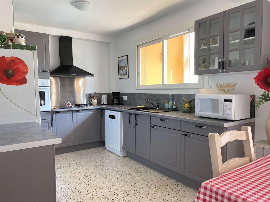 Superbe T3 avec loggias fermées, garage, et wifi à Balaruc-les-Bains, classé 3 étoiles - FR-1-553-216 - 3