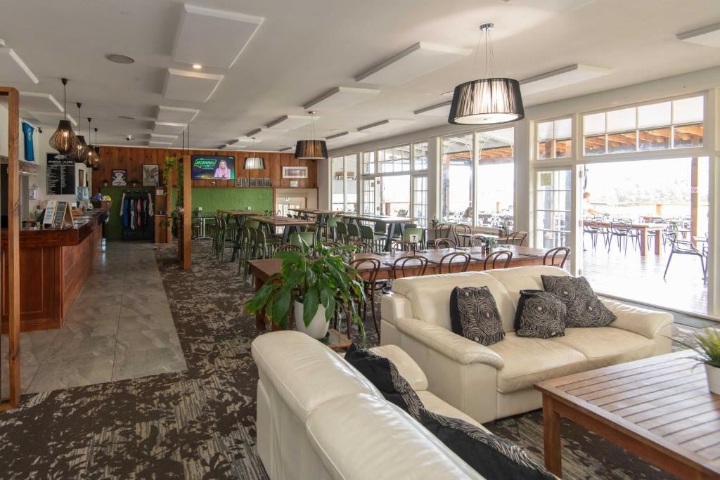 卡斯特維諾福克島酒店 (Castaway Norfolk Island Hotel)