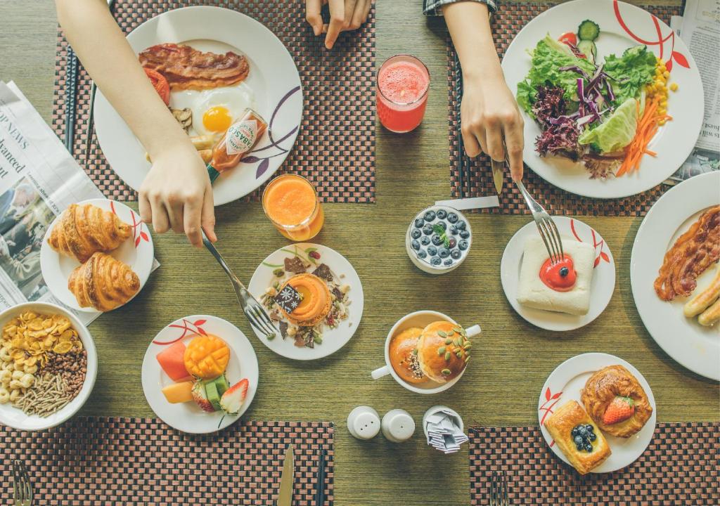 Comida y bebida