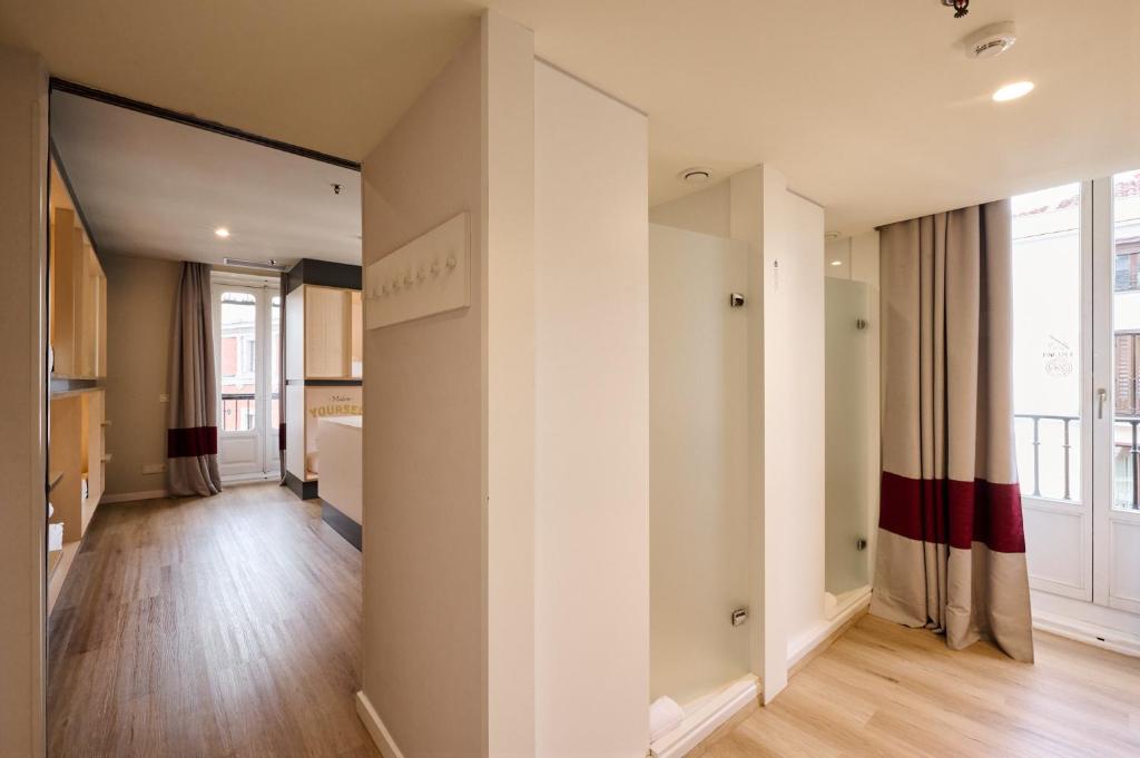 Hotel Room 4
