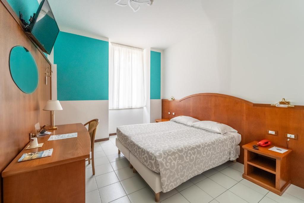 Hotel Italia - 4