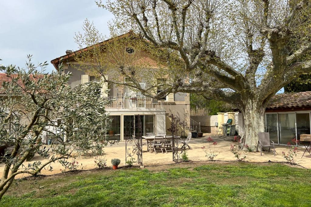 "Countryside Escape Charm and Serenity in Isle-sur-la-Sorgue" - 5