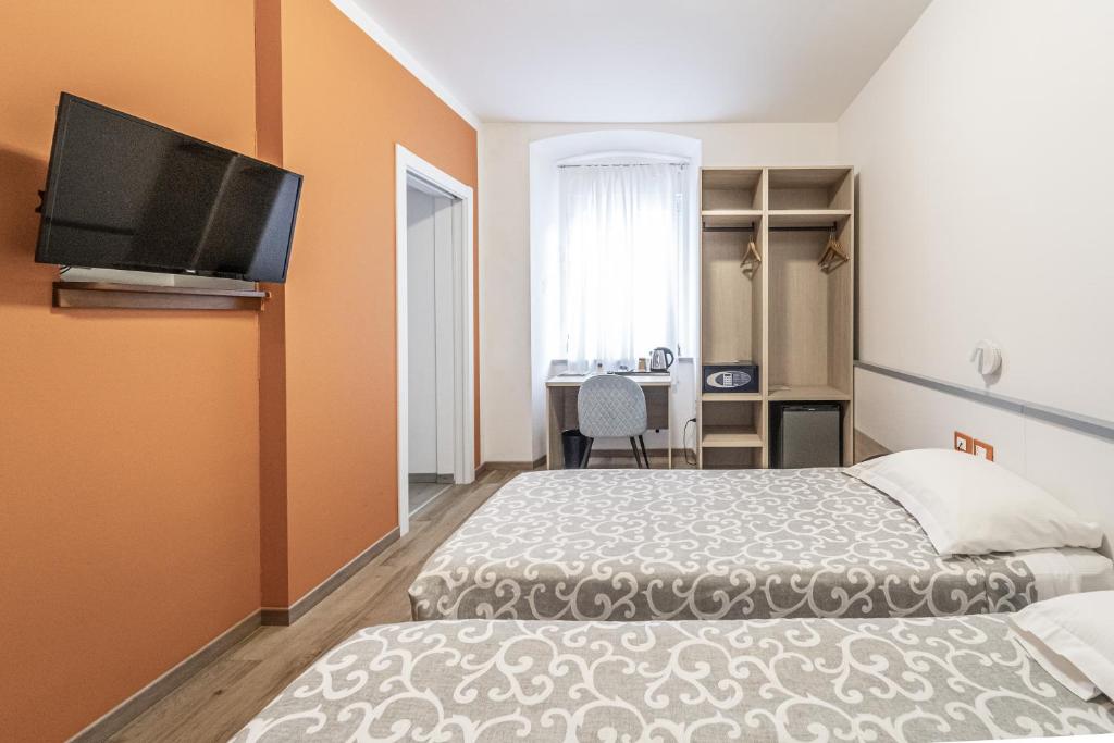 Hotel Italia - 5