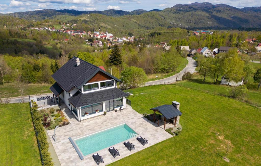 Nice Home In Fuzine With Sauna, Fužine