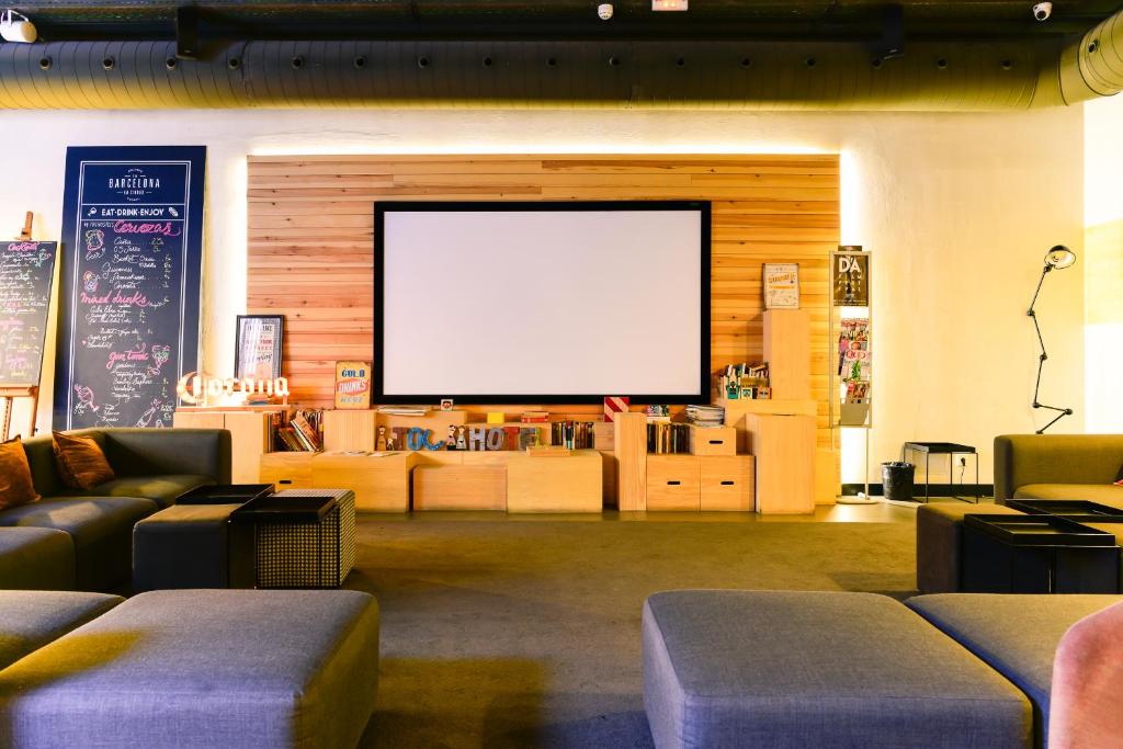 Shared lounge/TV area