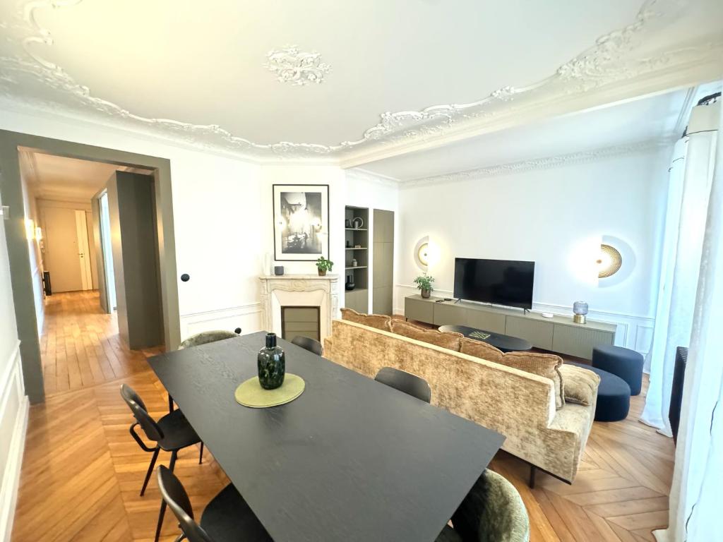 Parisian Luxury Style - Heart of Montparnasse, Paris