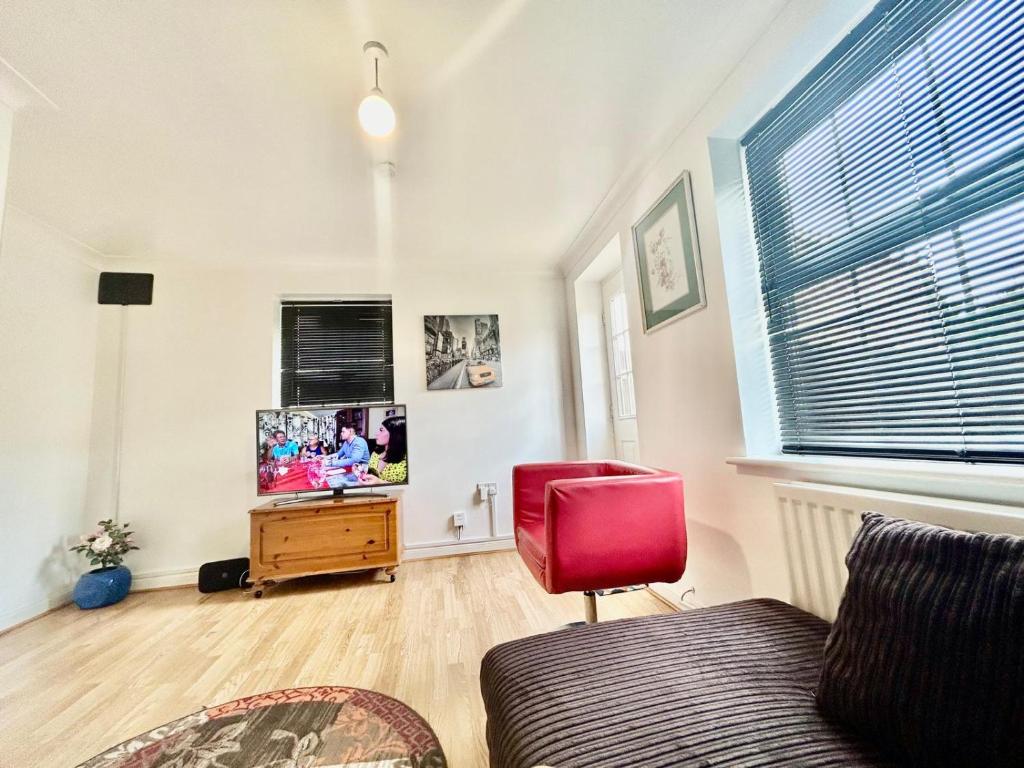 Mannys Apartment - Nice & Cozy 4Bed Flagship Lodge, Sittingbourne