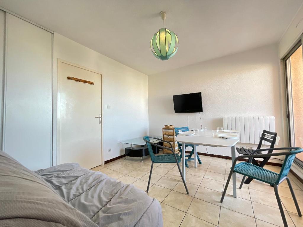 Studio cabine climatisé avec terrasse, parking privé, à 500m de la plage - FR-1-338-35 - 1