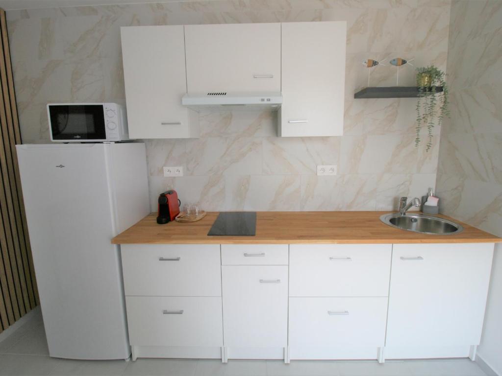 Maisonnette rénovée 2/3 pers, déco soignée, 750m plage, jardin commun, emplacement voiture - FR-1-22-348 - 2