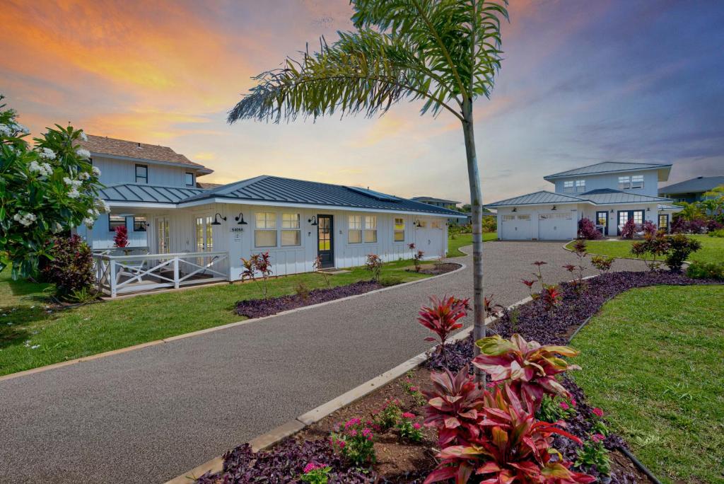 NEW - 7BD Farmhouse Estate - AC Pool Slide Gym Pickleball, Koloa