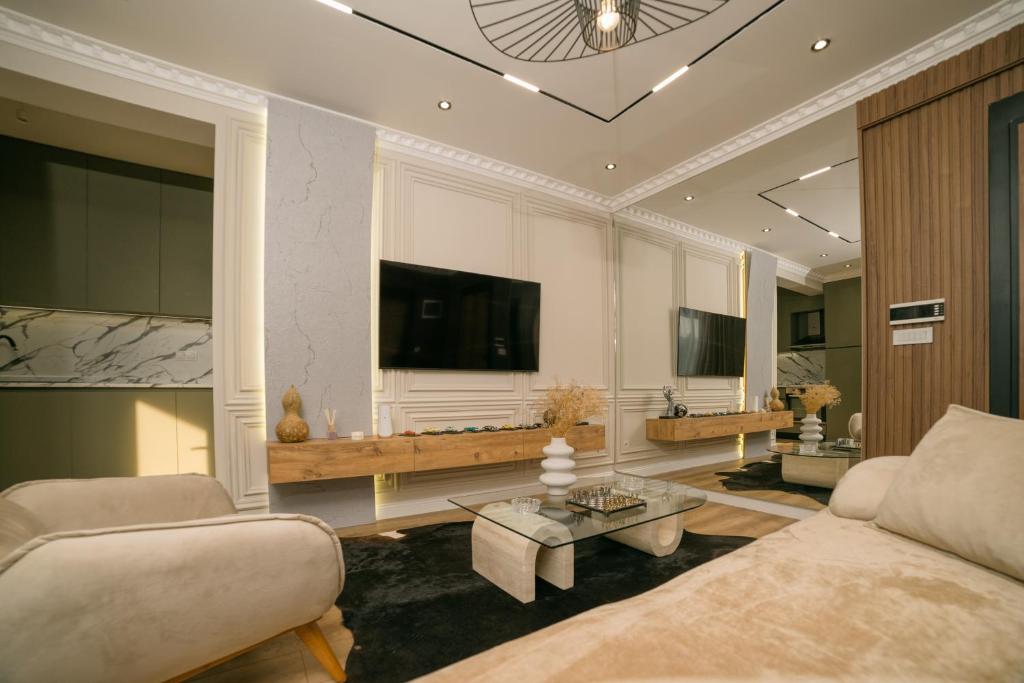 Luxury Apartment with Green Terrace, Porto Milena View and Private Garage - 4
