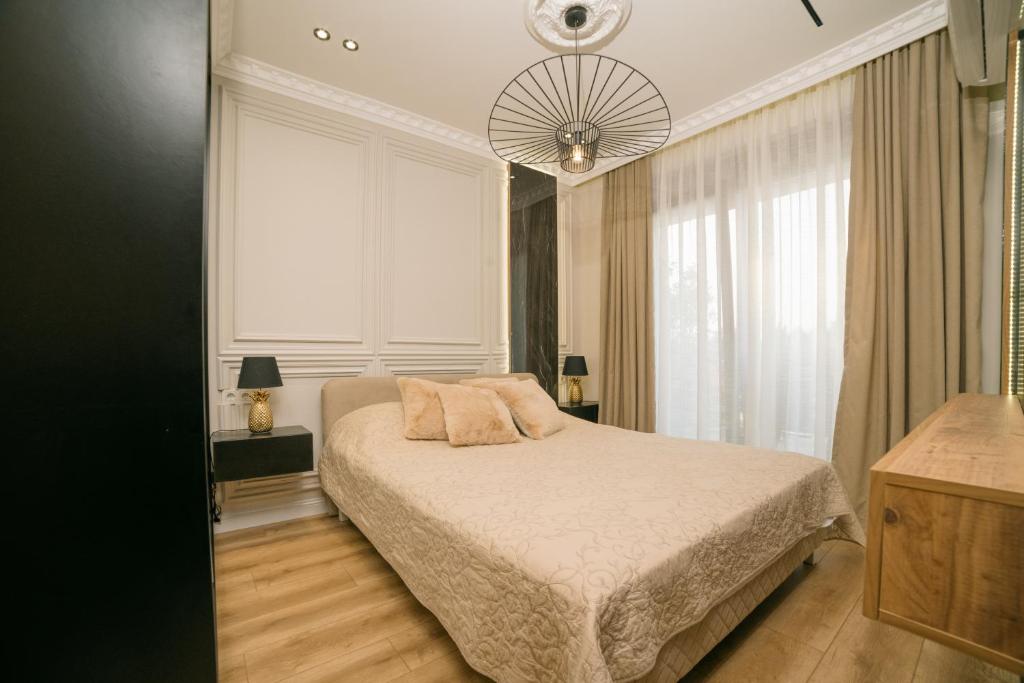 Luxury Apartment with Green Terrace, Porto Milena View and Private Garage - 5