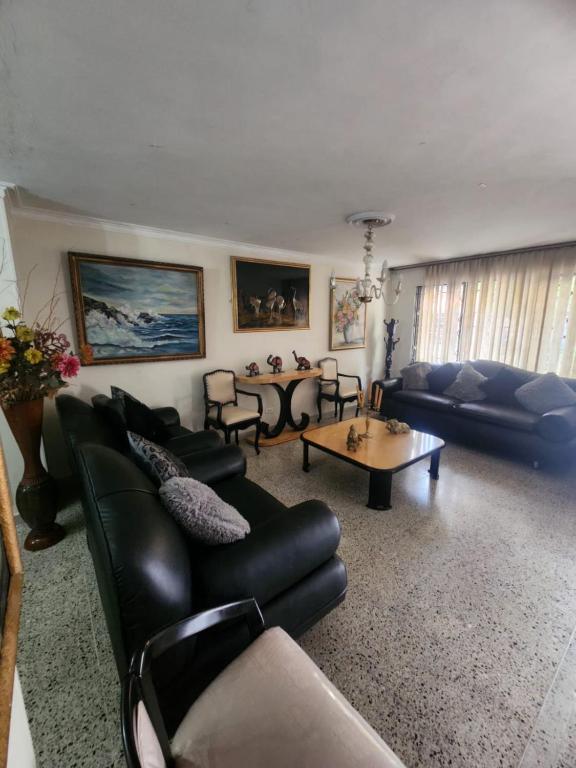 Habitacion amoblada con baño privado 1 - 2