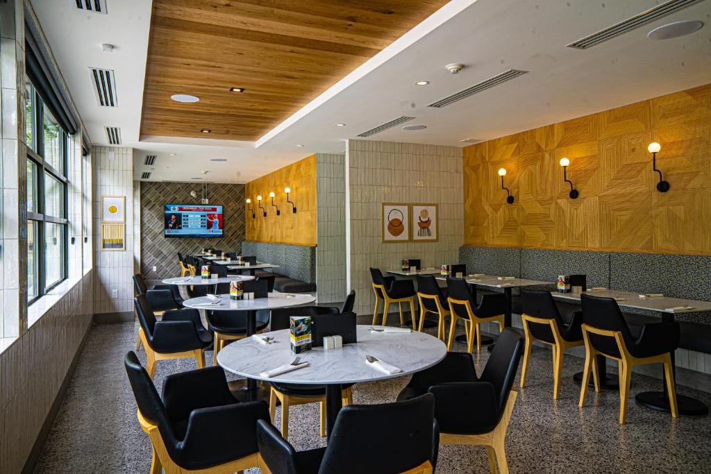 Restaurant, Accent Inns Burnaby in Burnaby (BC)